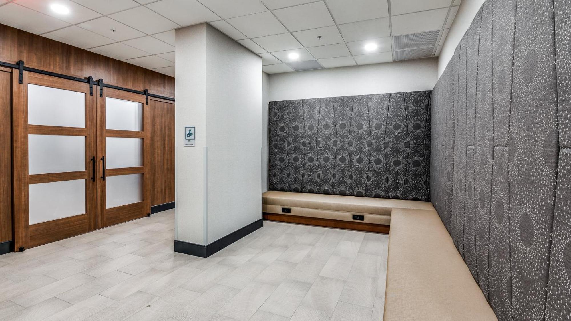 Holiday Inn Dallas Market Ctr Love Field By Ihg Екстериор снимка